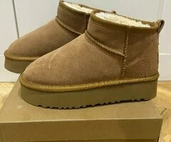 Botas UGG - 10