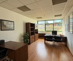 Una oficina que proyecta imagen profesional, en un entorno tranquilo, cómodo y seguro - 3