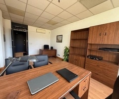 Una oficina que proyecta imagen profesional, en un entorno tranquilo, cómodo y seguro - 6