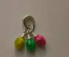 Charm Stranger Things de plata