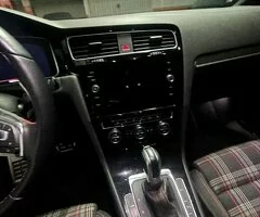 Volkswagen Golf GTI Performance - 6