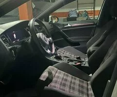 Volkswagen Golf GTI Performance - 8