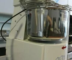 Amasadora  7 Litros Espiral Sobremostrador