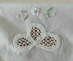 Manteleria blanca bordada - 5