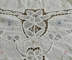Manteleria blanca bordada - 10