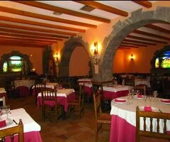 • Camarera/o de piso /Camarera/o para bar y comedor - 2