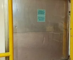 se venden puertas de camaras