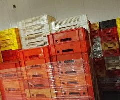 se venden cajas plasticas 1€ la caja - 2