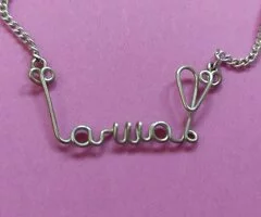 Bisuteria con el nombre propio de Laura - 5