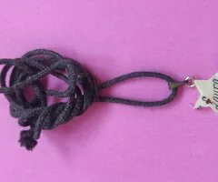 Bisuteria con el nombre propio de Laura - 7