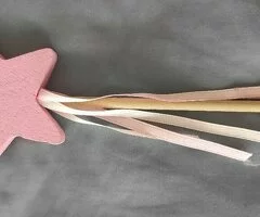 Varita madera artesanal con letra "L" - 3