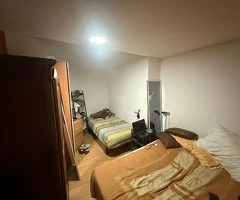 Se alquila piso por habitación