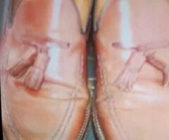 Vendo par de zapatos de piel marrón en b estado