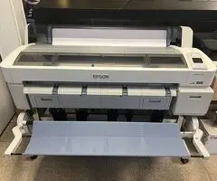 Epson SureColor T7270 Single Roll Edition Printer 44" Large-Format Inkjet - 1