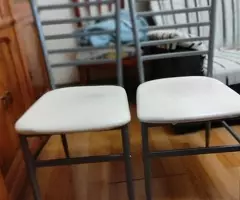 2  SILLAS  DE  HIERRO  TAPIZADAS 15  € - 2