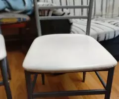 2  SILLAS  DE  HIERRO  TAPIZADAS 15  € - 4