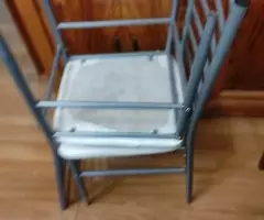 2  SILLAS  DE  HIERRO  TAPIZADAS 15  € - 6