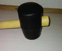 MAZO  -  MARTILLO  DE  GOMA  5  € - 2