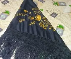 MANTÓN  BORDADO  NEGRO  Y  ORO  150  € - 2