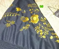 MANTÓN  BORDADO  NEGRO  Y  ORO  150  € - 3