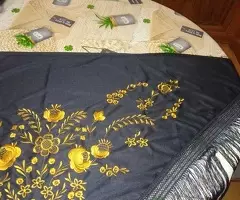 MANTÓN  BORDADO  NEGRO  Y  ORO  150  € - 5