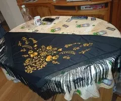 MANTÓN  BORDADO  NEGRO  Y  ORO  150  € - 8