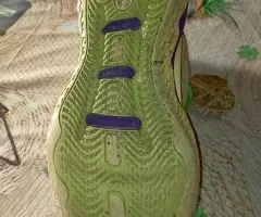 ADIDAS  DAME  8  25  € - 4