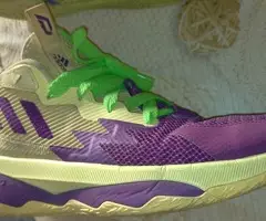 ADIDAS  DAME  8  25  € - 5