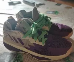 ADIDAS  DAME  8  25  € - 7