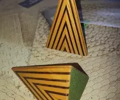 PIRÁMIDES  DECORATIVAS  10  € - 9