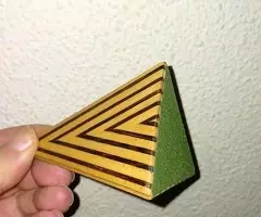 PIRÁMIDES  DECORATIVAS  10  € - 10