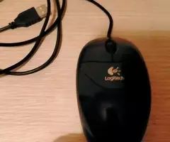 RATÓN  BLANCO  HP  Y  RATÓN  NEGRO  LOGITECH  8  € - 9