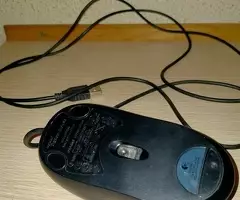 RATÓN  BLANCO  HP  Y  RATÓN  NEGRO  LOGITECH  8  € - 10