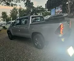 Para Los Amantes De Las Camionetas Toyota Hilux!! - 2