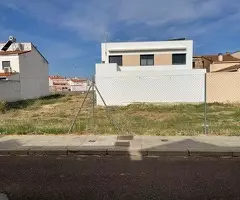 SOLARES EN LA MEJOR ZONA DE MONTIJO - 2