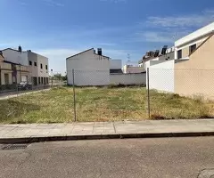 SOLARES EN LA MEJOR ZONA DE MONTIJO - 3