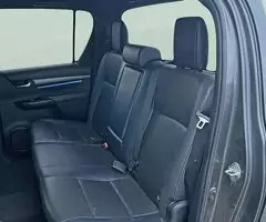 Toyota Hilux 2.8 D-4D C. Doble Invincible - 6